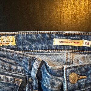 Levi’s 721 high rise skinny size 28